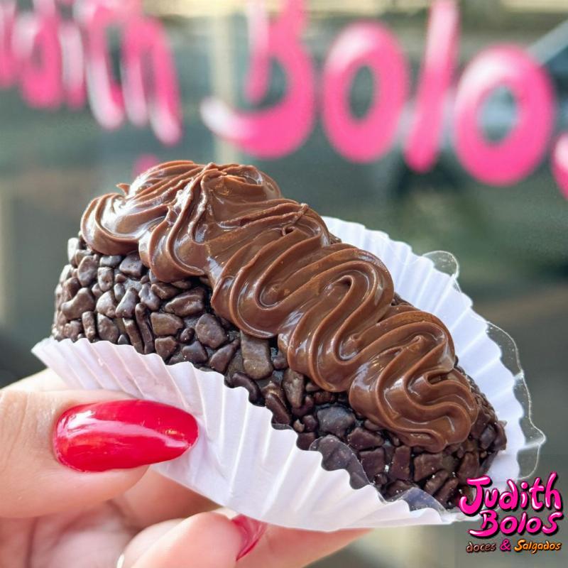 Coxinha de Morango Brigadeiro