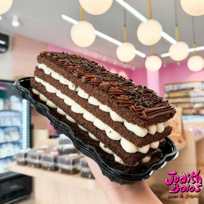Bolo Camadas de Chocolate c/ Leite Ninho