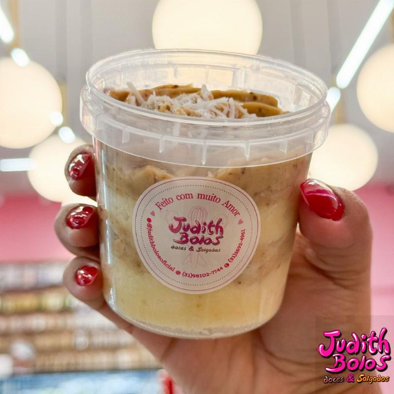 Bolo no Pote Coco com Ameixa