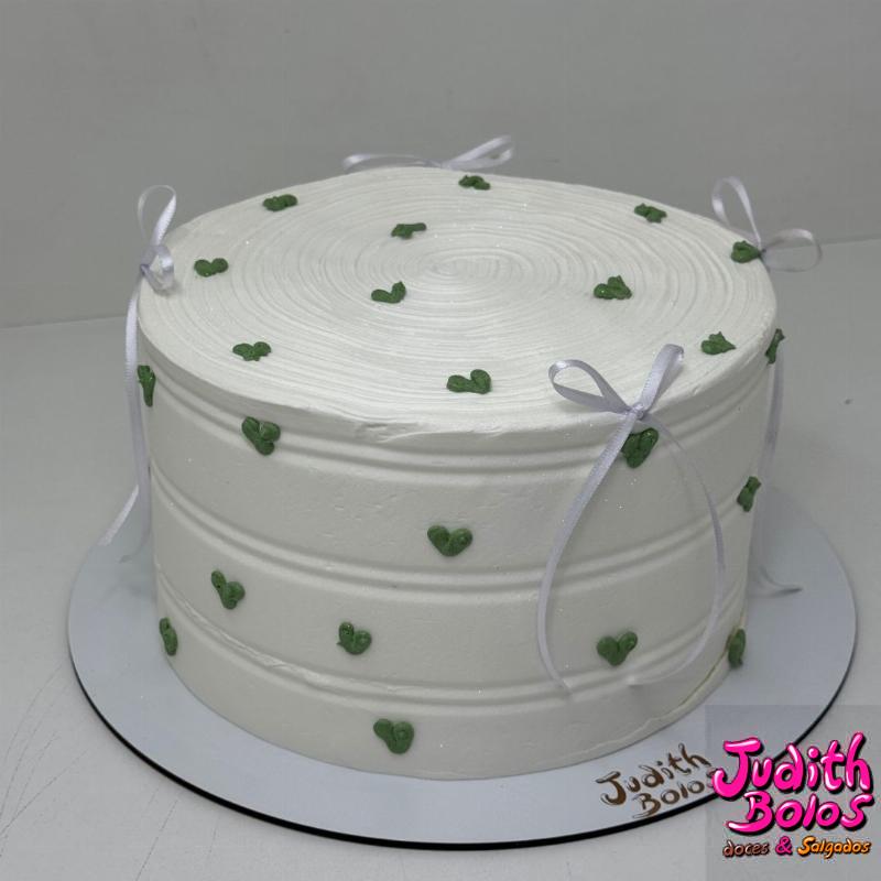 Bolo com Coraçãozinhos Verdes - 10805