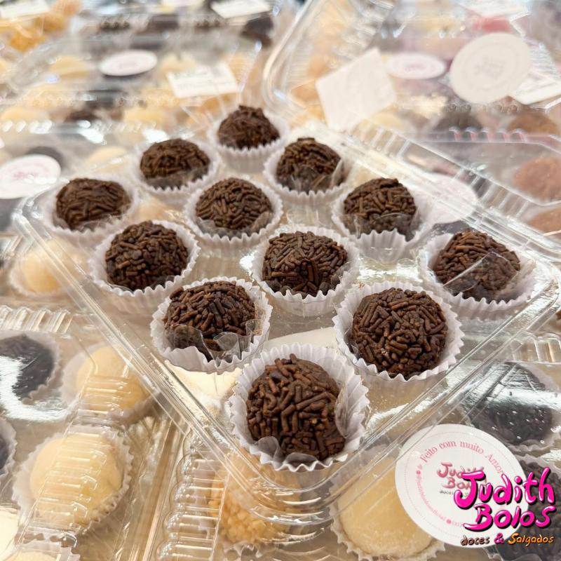 Bandeja de Docinhos c/ 12un (Brigadeiro Gourmet)